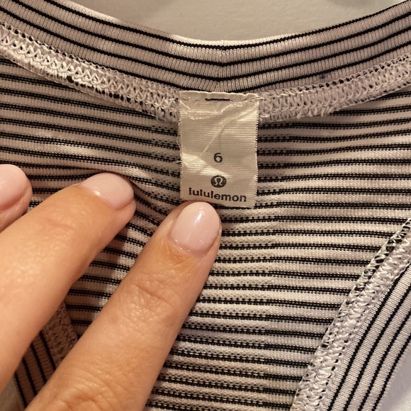 Lululemon Swiftly Tech Racerback Tank 2.0 - like new condition worn 3x - Picture 4 of 5